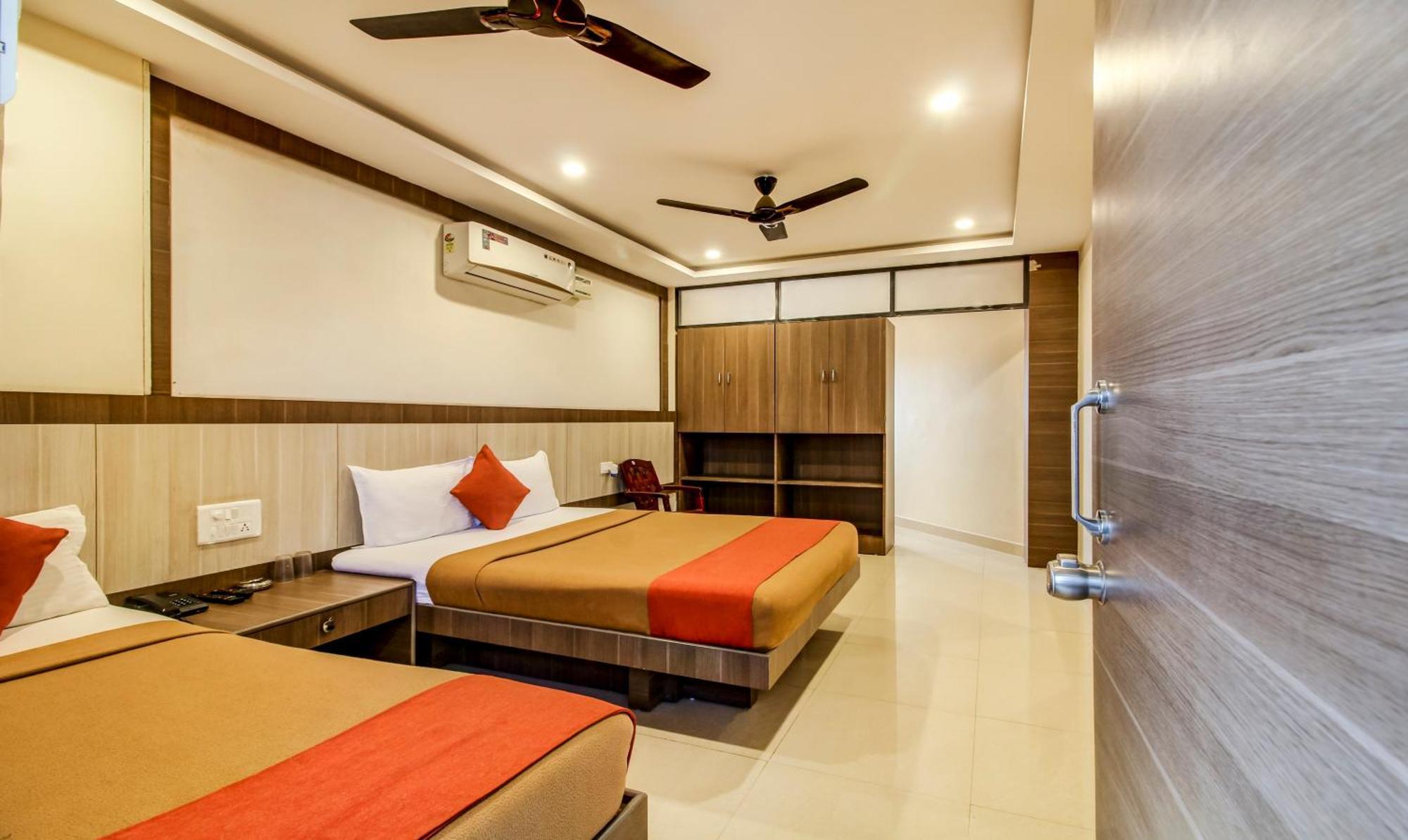 Lodge Neem Tree Hyderabad Airport