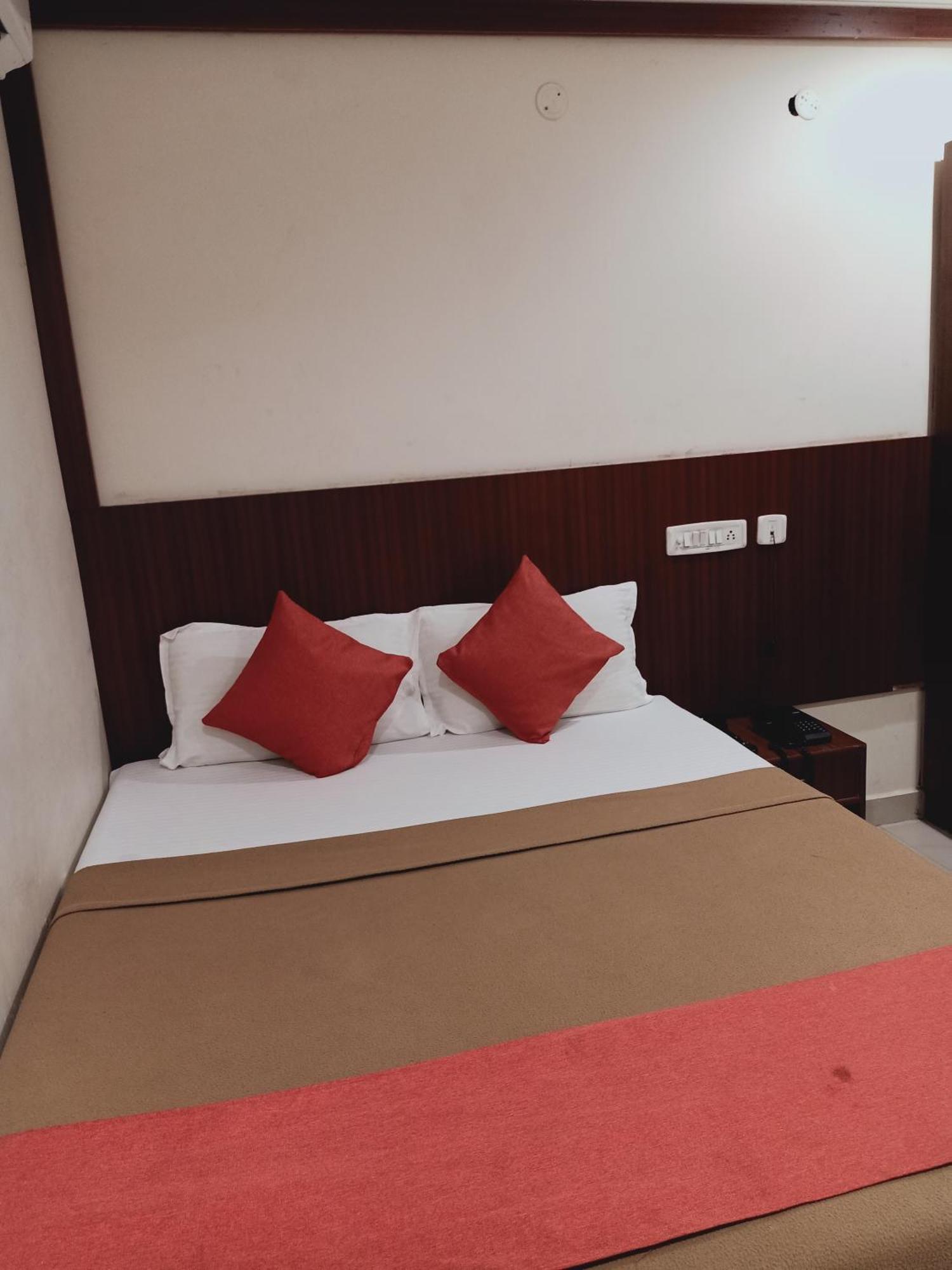 Lodge Neem Tree Hyderabad Airport *