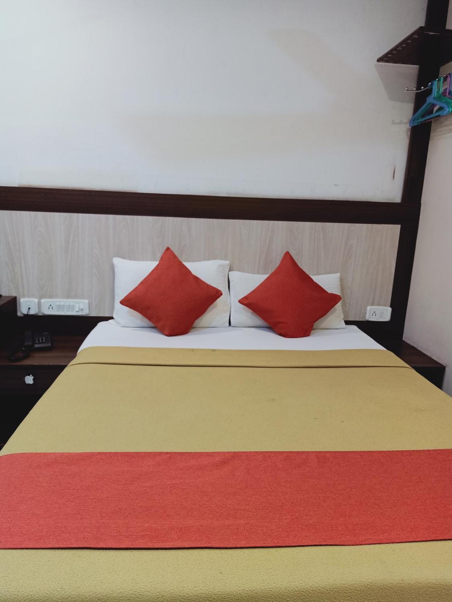 Lodge Neem Tree Hyderabad Airport Shamshabad