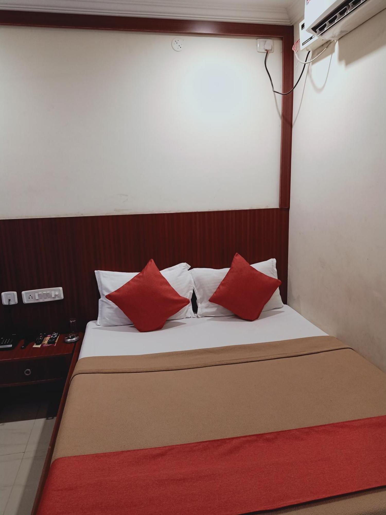 Lodge Neem Tree Hyderabad Airport